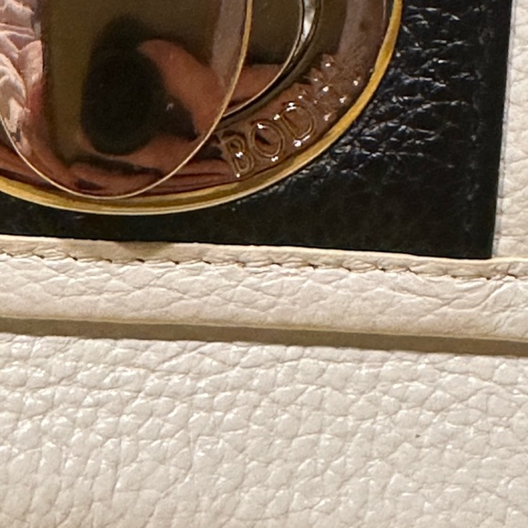 BODHI white and black leather wristlet silver-toned pebbled turn-lock closure - Picture 3 of 11